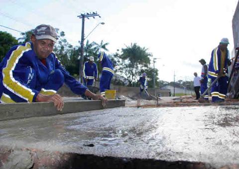 Prefeitura recupera Rua Otília no Campos Sales